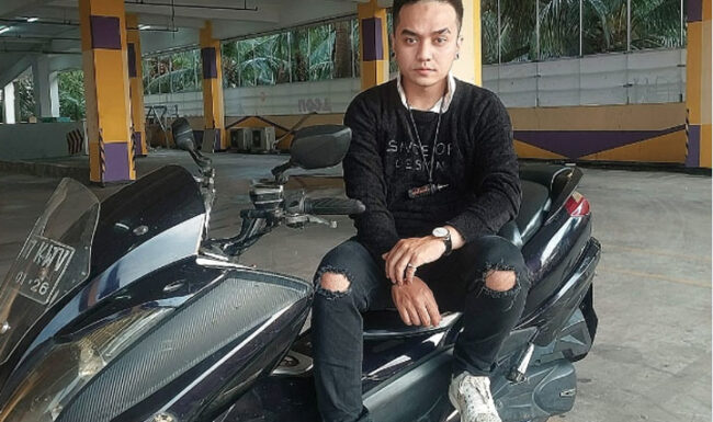 Donny Boy Ngotot Pilih Motor BBM Ketimbang Listrik