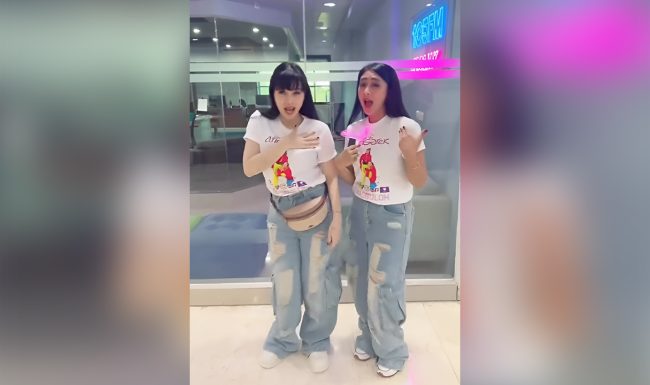 Duo Anggrek Duo Dangdut Pertama dengan Lightstick Sendiri