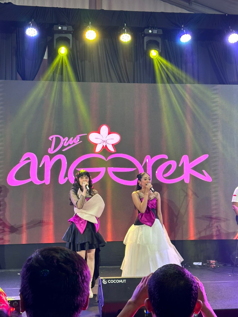 Duo Anggrek Perform di Anniversary Ke-21 PT SUMBER SEGARA PRIMADAYA