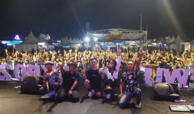 Sticker Band Tampil Penonton Pringsewu Expo 2023 Membeludak